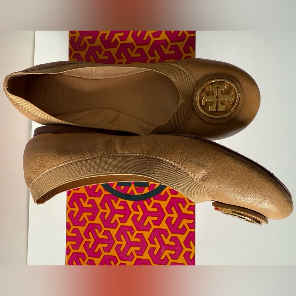 Tory Burch Caroline 2 Ballet Flats Sand/ Dark Sand - Picture 9 of 10